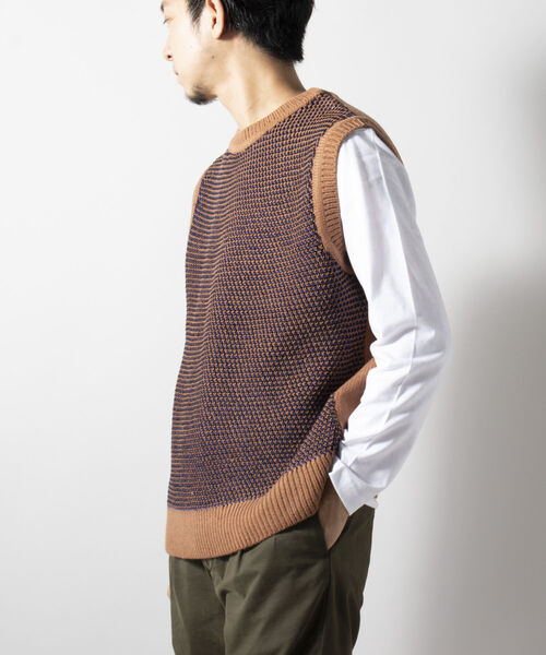 NOLLEY'S goodman（ノーリーズグッドマン）の「配色地柄 ニットベスト（※ロンT付き）（ベスト・メンズ・ベージュ系その他3/ブルー系その他7・MEDIUM/LARGE）」の5枚目の写真