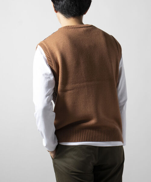 NOLLEY'S goodman（ノーリーズグッドマン）の「配色地柄 ニットベスト（※ロンT付き）（ベスト・メンズ・ベージュ系その他3/ブルー系その他7・MEDIUM/LARGE）」の6枚目の写真