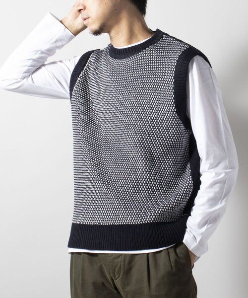 NOLLEY'S goodman（ノーリーズグッドマン）の「配色地柄 ニットベスト（※ロンT付き）（ベスト・メンズ・ベージュ系その他3/ブルー系その他7・MEDIUM/LARGE）」の9枚目の写真