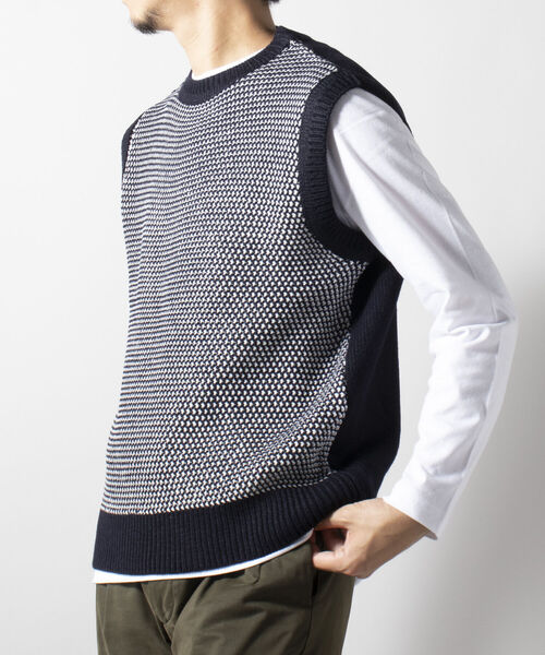 NOLLEY'S goodman（ノーリーズグッドマン）の「配色地柄 ニットベスト（※ロンT付き）（ベスト・メンズ・ベージュ系その他3/ブルー系その他7・MEDIUM/LARGE）」の10枚目の写真