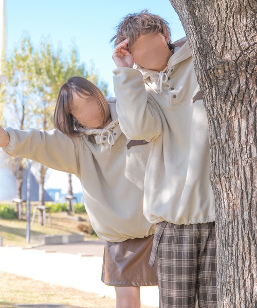 PairPair(ペアペア)の「襟配色フリースプルオーバー(ユニセックス)(スウェット・レディース・アイボリー/ホワイト系その他/グレイッシュブルー・MEDIUM/LARGE)」の2枚目の写真