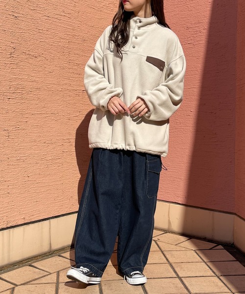 PairPair(ペアペア)の「襟配色フリースプルオーバー(ユニセックス)(スウェット・レディース・アイボリー/ホワイト系その他/グレイッシュブルー・MEDIUM/LARGE)」の8枚目の写真