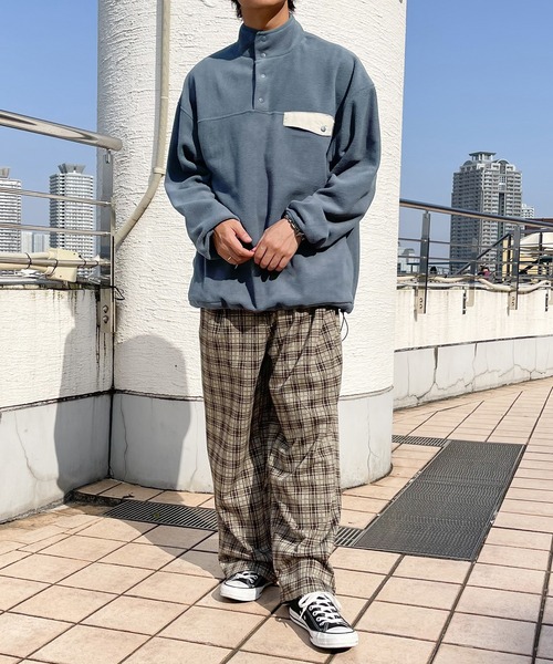 PairPair(ペアペア)の「襟配色フリースプルオーバー(ユニセックス)(スウェット・レディース・アイボリー/ホワイト系その他/グレイッシュブルー・MEDIUM/LARGE)」の6枚目の写真