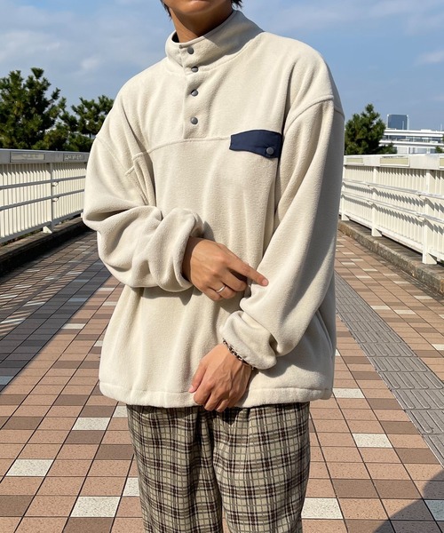 PairPair(ペアペア)の「襟配色フリースプルオーバー(ユニセックス)(スウェット・レディース・アイボリー/ホワイト系その他/グレイッシュブルー・MEDIUM/LARGE)」の20枚目の写真