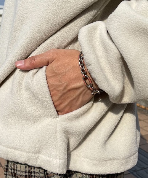 PairPair(ペアペア)の「襟配色フリースプルオーバー(ユニセックス)(スウェット・レディース・アイボリー/ホワイト系その他/グレイッシュブルー・MEDIUM/LARGE)」の7枚目の写真