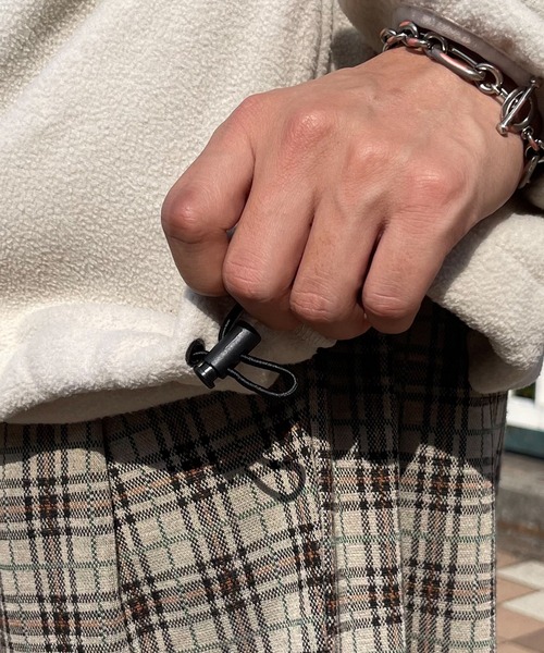 PairPair(ペアペア)の「襟配色フリースプルオーバー(ユニセックス)(スウェット・レディース・アイボリー/ホワイト系その他/グレイッシュブルー・MEDIUM/LARGE)」の13枚目の写真