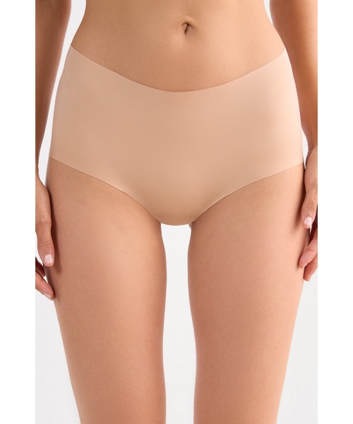 Intimissimi(インティミッシミ)の「シームレス マイクロファイバー キュロット【ウェアに響きにくい・速乾・蒸れにくい・なめらかな肌ざわり 夏 】(ショーツ・レディース・ブラック/ベージュ・S/M/L)」の2枚目の写真