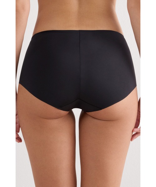 Intimissimi(インティミッシミ)の「シームレス マイクロファイバー キュロット【ウェアに響きにくい・速乾・蒸れにくい・なめらかな肌ざわり 夏 】(ショーツ・レディース・ブラック/ベージュ・S/M/L)」の11枚目の写真