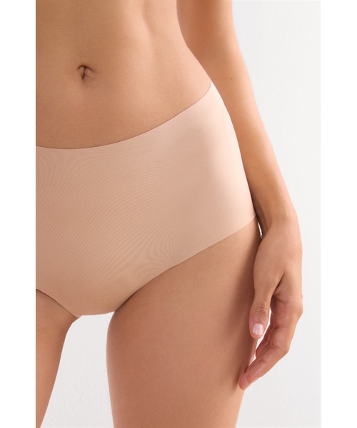Intimissimi(インティミッシミ)の「シームレス マイクロファイバー キュロット【ウェアに響きにくい・速乾・蒸れにくい・なめらかな肌ざわり 夏 】(ショーツ・レディース・ブラック/ベージュ・S/M/L)」の7枚目の写真