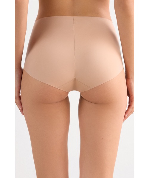 Intimissimi(インティミッシミ)の「シームレス マイクロファイバー キュロット【ウェアに響きにくい・速乾・蒸れにくい・なめらかな肌ざわり 夏 】(ショーツ・レディース・ブラック/ベージュ・S/M/L)」の6枚目の写真