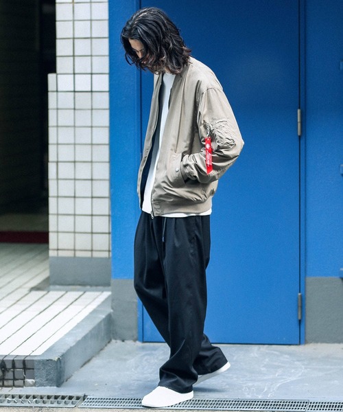 URBAN RESEARCH Sonny Label（アーバンリサーチサニーレーベル）の「『撥水』リバーシブルMA-1（MA-1・メンズ・ベージュ系その他/グリーン系その他・MEDIUM/LARGE/X-LARGE）」の8枚目の写真