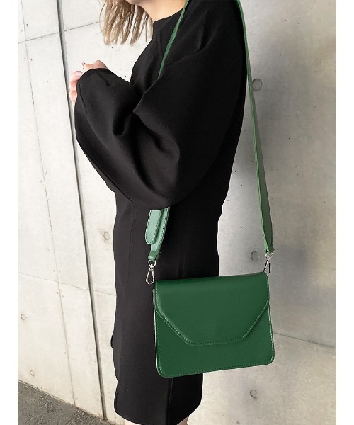 ENVYM（アンビー）の「スクエアフラップショルダーＢａｇ（ショルダーバッグ・レディース・ブラック/グリーン・FREE）」の2枚目の写真