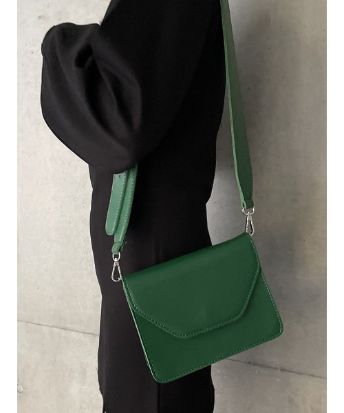 ENVYM（アンビー）の「スクエアフラップショルダーＢａｇ（ショルダーバッグ・レディース・ブラック/グリーン・FREE）」の6枚目の写真