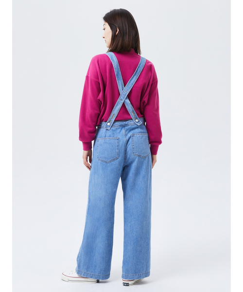 GAP(ギャップ)の「FREE&FLOW デニム サスペンダー サロペット(サロペット/オーバーオール・レディース・ライトインディゴブルー・30/23/24/25/26/27/28/29)」の4枚目の写真