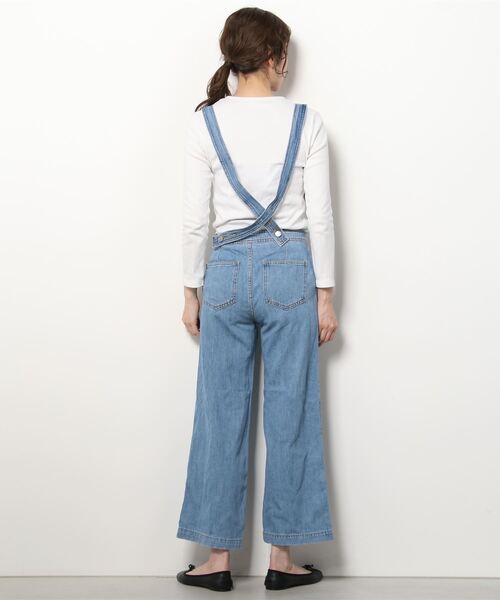 GAP(ギャップ)の「FREE&FLOW デニム サスペンダー サロペット(サロペット/オーバーオール・レディース・ライトインディゴブルー・30/23/24/25/26/27/28/29)」の3枚目の写真
