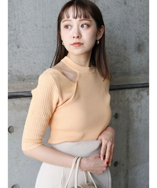 MURUA(ムルーア)の「レイヤードショルダーハーフニット(ニット/セーター・レディース・アイボリー/ブラック/オレンジ/ベージュ・FREE)」の5枚目の写真