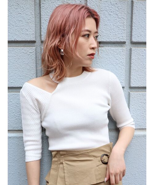 MURUA(ムルーア)の「レイヤードショルダーハーフニット(ニット/セーター・レディース・アイボリー/ブラック/オレンジ/ベージュ・FREE)」の9枚目の写真