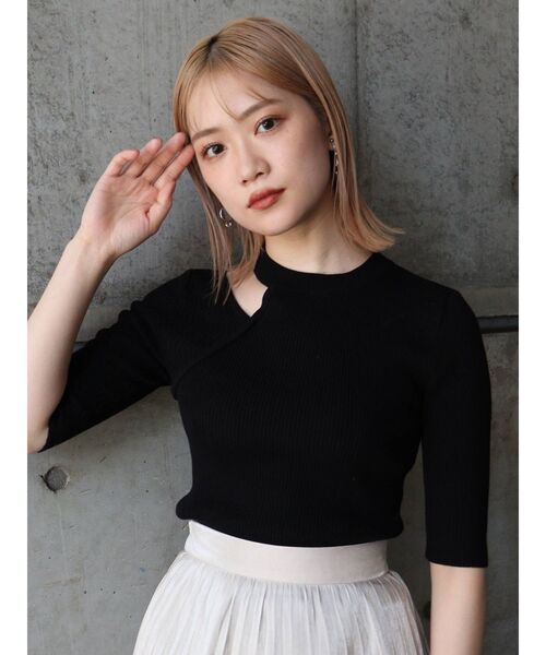 MURUA(ムルーア)の「レイヤードショルダーハーフニット(ニット/セーター・レディース・アイボリー/ブラック/オレンジ/ベージュ・FREE)」の16枚目の写真