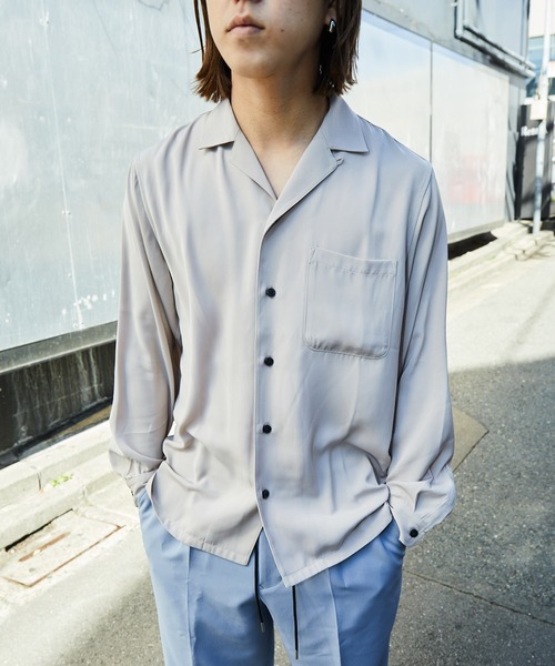 PUBLUX（パブリュクス）の「【PUBLUX/パブリュクス】レギュラーカラーサテンシャツ（シャツ/ブラウス・メンズ・ベージュ/ブラック/グリーン・マルチサイズ）」の3枚目の写真