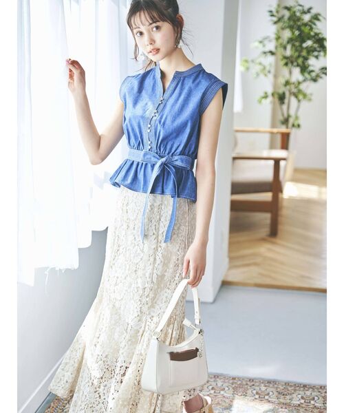 dazzlin（ダズリン）の「デニムフリルペプラムトップス（シャツ/ブラウス・レディース・オフホワイト/ブルー/ベージュ・FREE）」の16枚目の写真