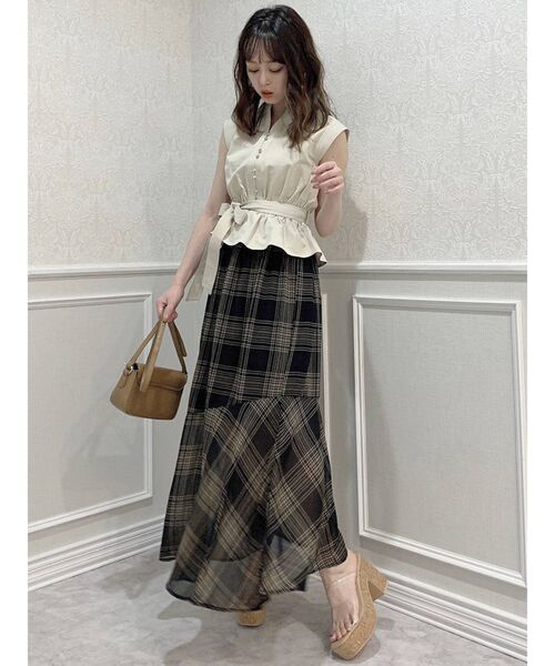 dazzlin（ダズリン）の「デニムフリルペプラムトップス（シャツ/ブラウス・レディース・オフホワイト/ブルー/ベージュ・FREE）」の6枚目の写真