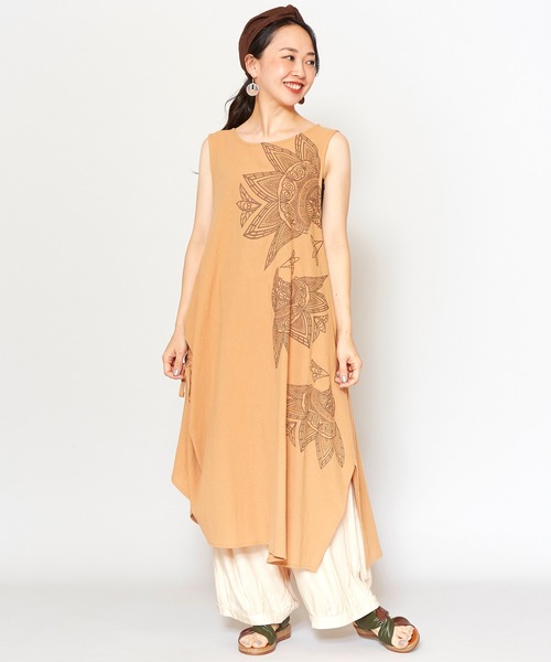 チャイハネ（チャイハネ）の「【チャイハネ】スキナド変形ノースリーブワンピース（ワンピース・レディース・ブラック/ベージュ/グレー/オレンジ/オレンジ系その他/ホワイト/ブルー系その他/グレー系その他/カーキ/ネイビー/マスタード・FREE）」の5枚目の写真