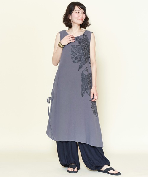 チャイハネ（チャイハネ）の「【チャイハネ】スキナド変形ノースリーブワンピース（ワンピース・レディース・ブラック/ベージュ/グレー/オレンジ/オレンジ系その他/ホワイト/ブルー系その他/グレー系その他/カーキ/ネイビー/マスタード・FREE）」の3枚目の写真