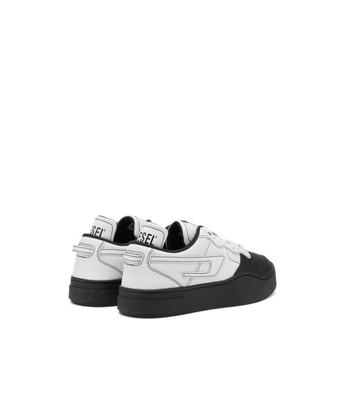 DIESEL(ディーゼル)の「メンズ カウレザー ローカット スニーカー(スニーカー・メンズ・ホワイト×レッド/ホワイト×ブラック・44/41/42/43/40)」の18枚目の写真