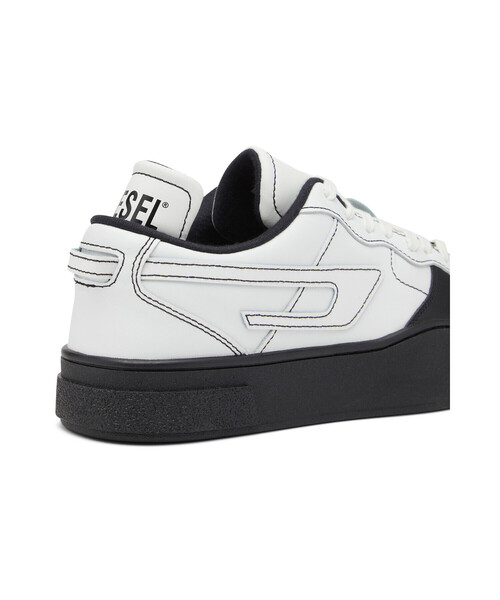 DIESEL(ディーゼル)の「メンズ カウレザー ローカット スニーカー(スニーカー・メンズ・ホワイト×レッド/ホワイト×ブラック・44/41/42/43/40)」の22枚目の写真