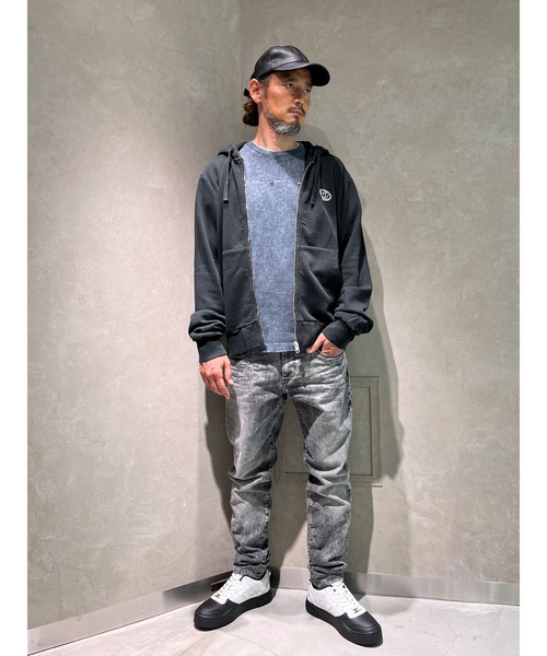 DIESEL(ディーゼル)の「メンズ カウレザー ローカット スニーカー(スニーカー・メンズ・ホワイト×レッド/ホワイト×ブラック・44/41/42/43/40)」の17枚目の写真