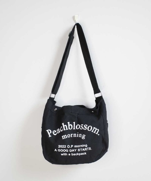shopnikoniko(ショップニコニコ)の「英字ロゴ 斜め掛け ショルダーバッグ キャンバス トートバッグ メッセンジャーバッグ(ショルダーバッグ・レディース・ブラック/カーキ/アイボリー・フリー)」の11枚目の写真