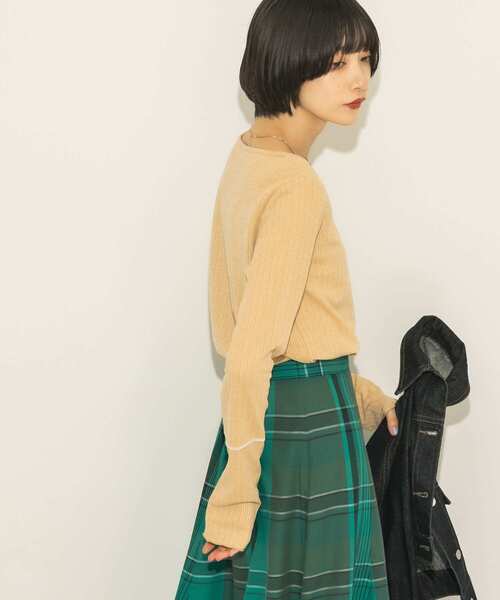 KBF(ケイビーエフ)の「ボートネックリブプルオーバー(Tシャツ/カットソー・レディース・グリーン/ベージュ/アイボリー・ONE)」の5枚目の写真
