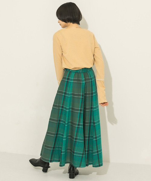 KBF(ケイビーエフ)の「ボートネックリブプルオーバー(Tシャツ/カットソー・レディース・グリーン/ベージュ/アイボリー・ONE)」の9枚目の写真