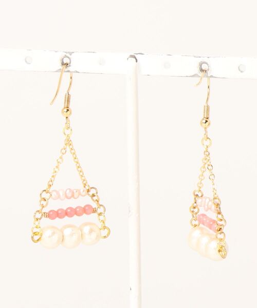 tone(トーン)の「【nocca】triangle swing pierce(ピアス(両耳用)・レディース・ピンク/グリーン・FREE)」の3枚目の写真
