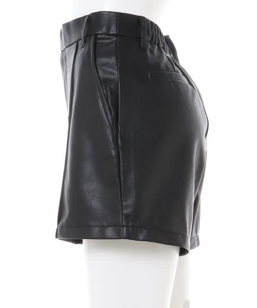 INGNI(イング)の「フェイクレザーショートパンツ/B(その他パンツ・レディース・ブラック/アイボリー/ブラック系その他・FREE)」の10枚目の写真