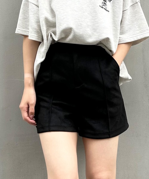 INGNI(イング)の「フェイクレザーショートパンツ/B(その他パンツ・レディース・ブラック/アイボリー/ブラック系その他・FREE)」の1枚目の写真