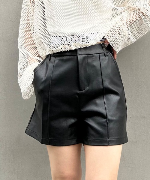 INGNI(イング)の「フェイクレザーショートパンツ/B(その他パンツ・レディース・ブラック/アイボリー/ブラック系その他・FREE)」の3枚目の写真