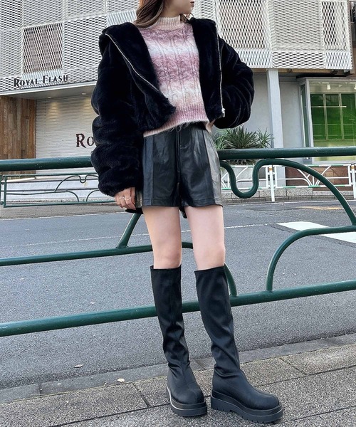 INGNI(イング)の「フェイクレザーショートパンツ/B(その他パンツ・レディース・ブラック/アイボリー/ブラック系その他・FREE)」の14枚目の写真