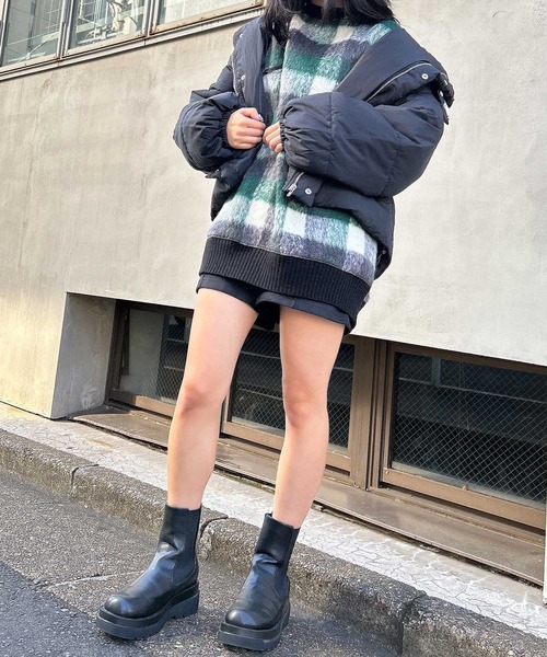 INGNI(イング)の「フェイクレザーショートパンツ/B(その他パンツ・レディース・ブラック/アイボリー/ブラック系その他・FREE)」の17枚目の写真
