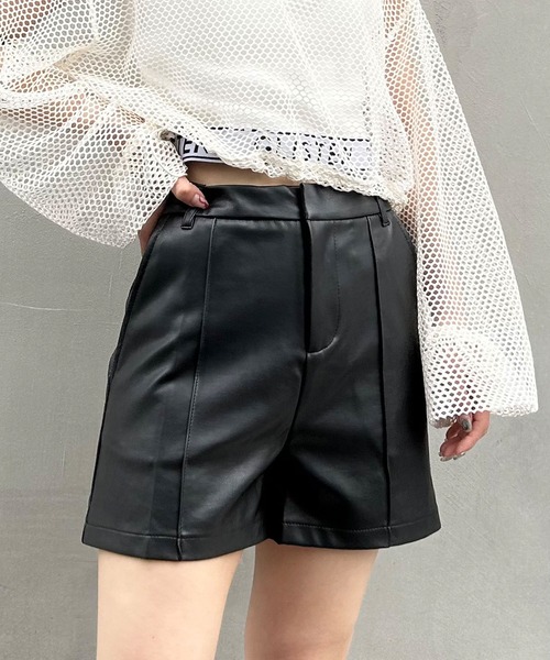 INGNI(イング)の「フェイクレザーショートパンツ/B(その他パンツ・レディース・ブラック/アイボリー/ブラック系その他・FREE)」の20枚目の写真