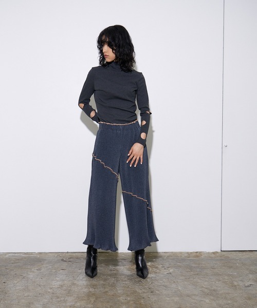 4youstory(フォーユーストーリー)の「【4youstory】カットアウトハイネックロングTシャツ(Tシャツ/カットソー・レディース・グレー/ネイビー/イエロー・FREE)」の5枚目の写真