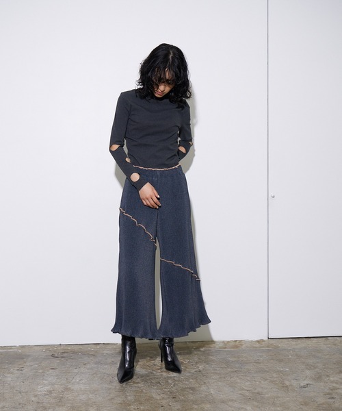 4youstory(フォーユーストーリー)の「【4youstory】カットアウトハイネックロングTシャツ(Tシャツ/カットソー・レディース・グレー/ネイビー/イエロー・FREE)」の6枚目の写真