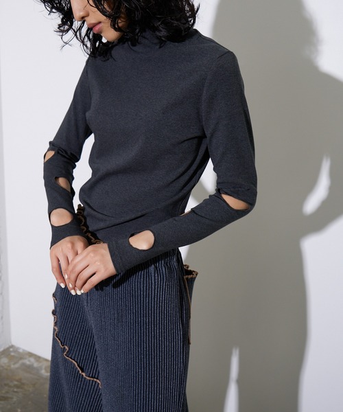 4youstory(フォーユーストーリー)の「【4youstory】カットアウトハイネックロングTシャツ(Tシャツ/カットソー・レディース・グレー/ネイビー/イエロー・FREE)」の4枚目の写真