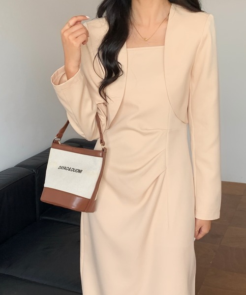 ECLIN（エクラン）の「ショート丈テーラージャケットコンビキャミソールワンピース２点セット（ワンピース・レディース・ブラック/ベージュ/ブラウン・S/M）」の8枚目の写真