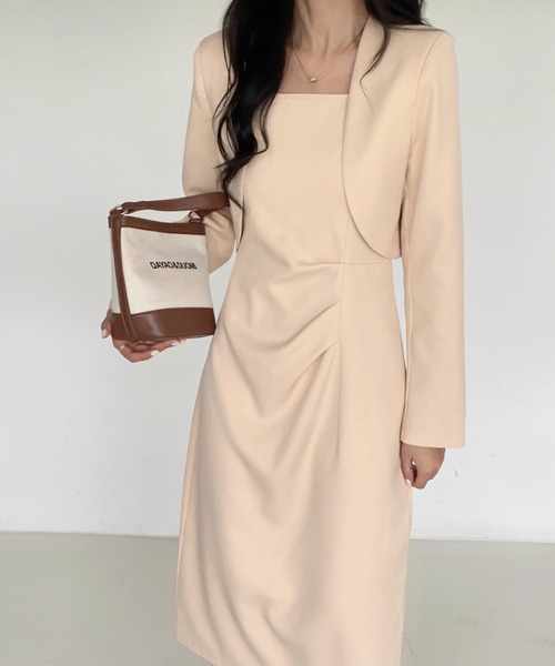 ECLIN（エクラン）の「ショート丈テーラージャケットコンビキャミソールワンピース２点セット（ワンピース・レディース・ブラック/ベージュ/ブラウン・S/M）」の22枚目の写真