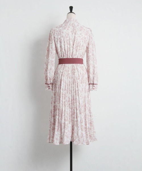 tocco closet(トッコ クローゼット)の「ベルト付きトワルドジュイ柄シャツプリーツ切り替え配色ワンピース(ワンピース・レディース・ピンク/ブルー・M)」の21枚目の写真
