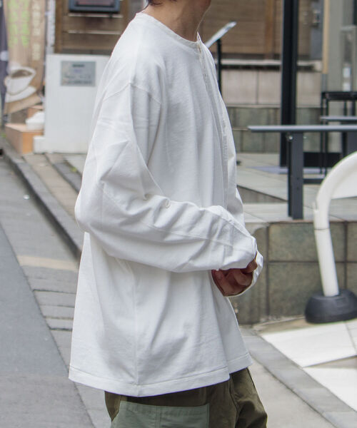 ARMY TWILL（アーミーツイル）の「【ARMY TWILL/アーミーツイル】スリーピングシャツ（Tシャツ/カットソー・メンズ・ホワイト/チャコールグレー・M/L）」の7枚目の写真