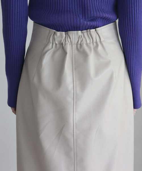 fredy emue（フレディエミュ）の「フェイクレザー フロントジップスカート（スカート・レディース・ブラック/ベージュ/ブラウン・38/36）」の9枚目の写真