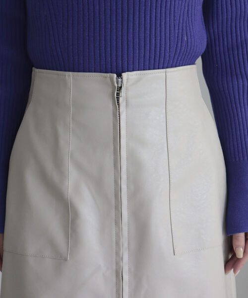 fredy emue（フレディエミュ）の「フェイクレザー フロントジップスカート（スカート・レディース・ブラック/ベージュ/ブラウン・38/36）」の10枚目の写真