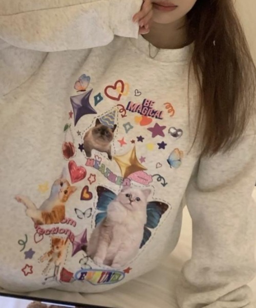 almo(アルモ)の「コラージュキャット裏起毛ビッグスエット(BQ)(スウェット・レディース・アイボリー/グレー・FREE)」の6枚目の写真